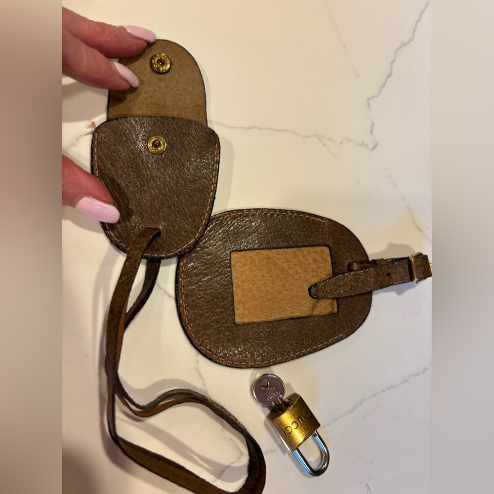 Gucci, Vintage brown Leather Luggage Tag, key pouch,one brass Lock with one key